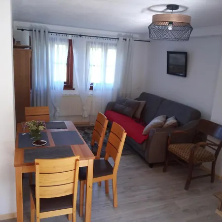 Pod Smielcem 度假居 Jagniątków